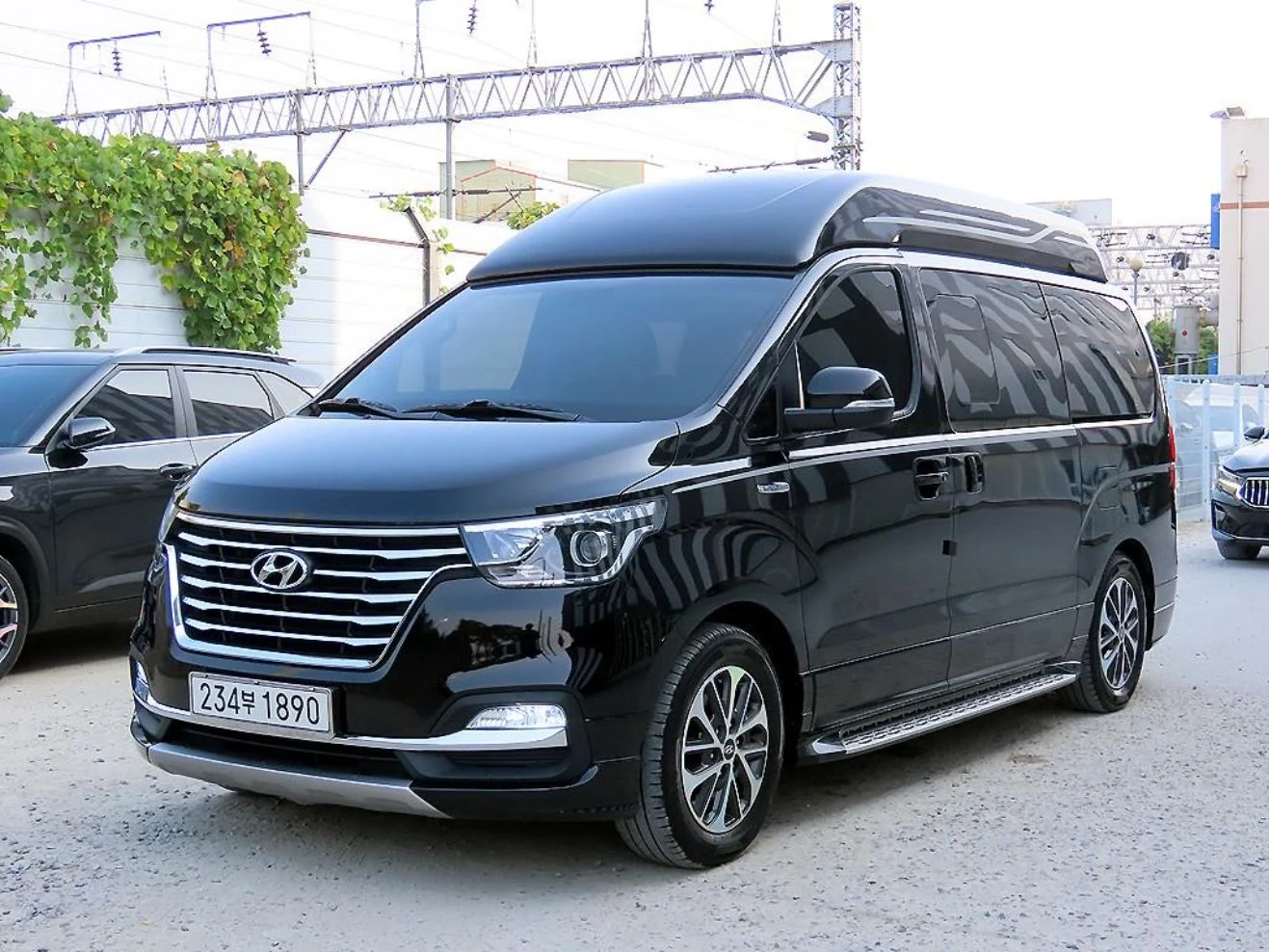 Hyundai Grand Starex Limousine