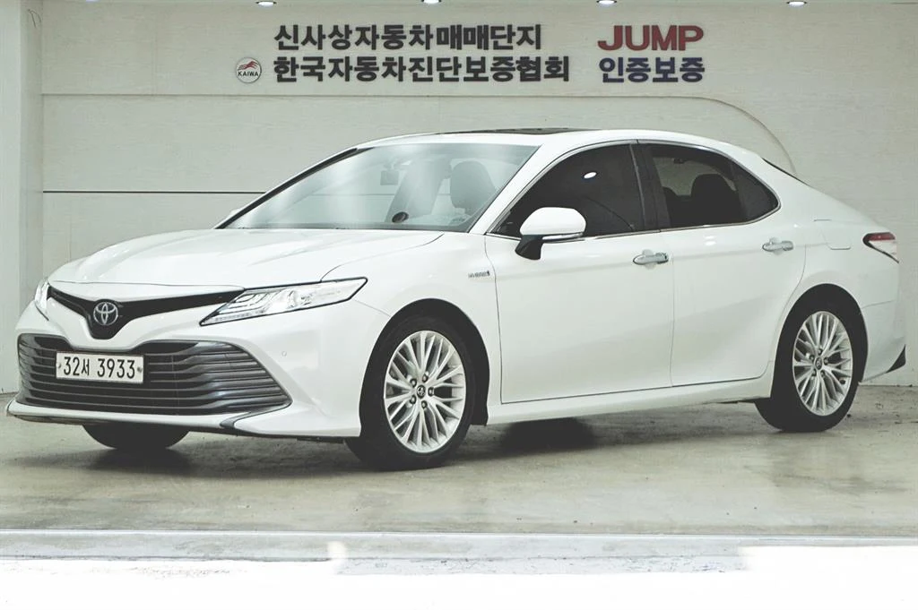 Toyota Camry (XV70) 2.5 XLE Hybrid