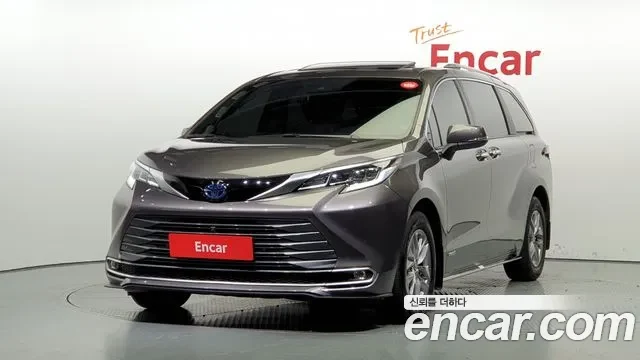 Toyota Sienna 4th Gen 2.5 Hybrid AWD