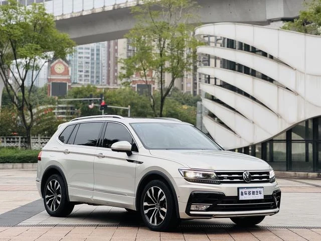 Volkswagen Tiguan L 4WD R-Line Ultimate 7-Seater